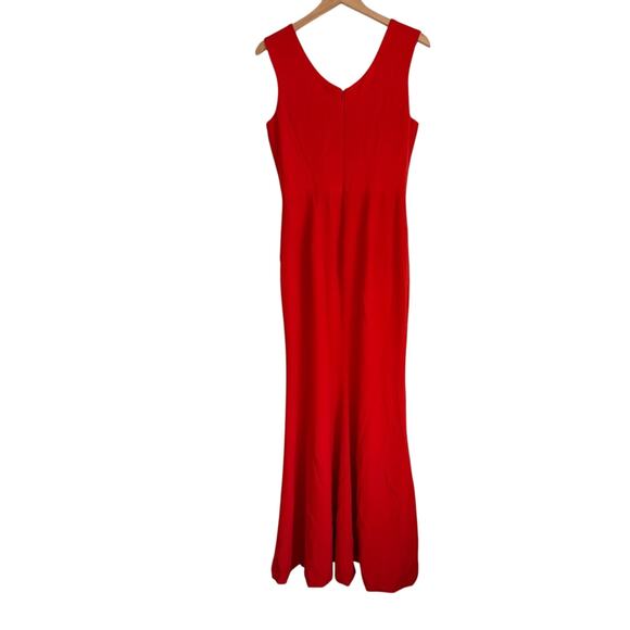 Dress The Population Sandra Plunging V-Neck Sleeveless Crepe Gown in Garnet M - Picture 7 of 12